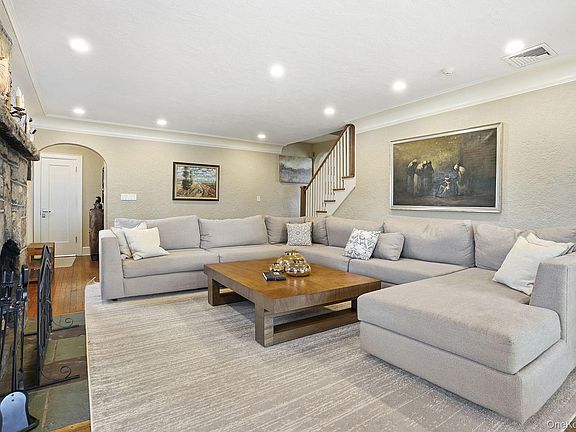 4th image of 185 Fenimore Road