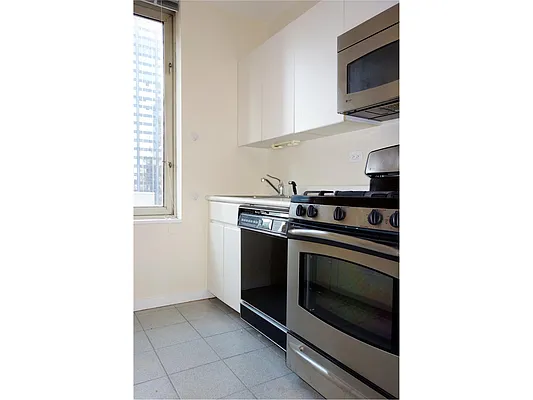 Rented by Douglas Elliman | media 33