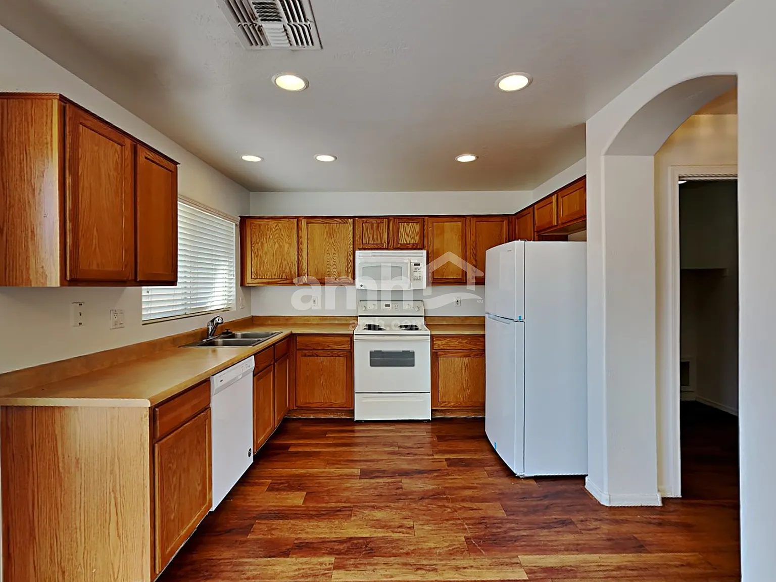 4 bed, 2.5 bath, 2035 sqft, $2,015 — Photo 3