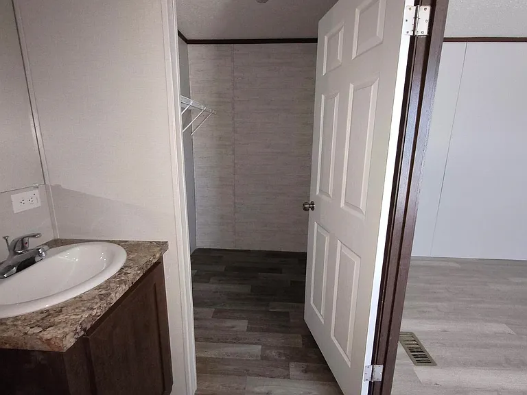 9 W Ashwood Dr — Photo 13