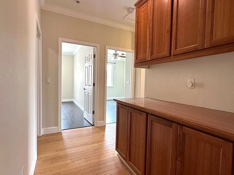 402 Albrecht St — Photo 20