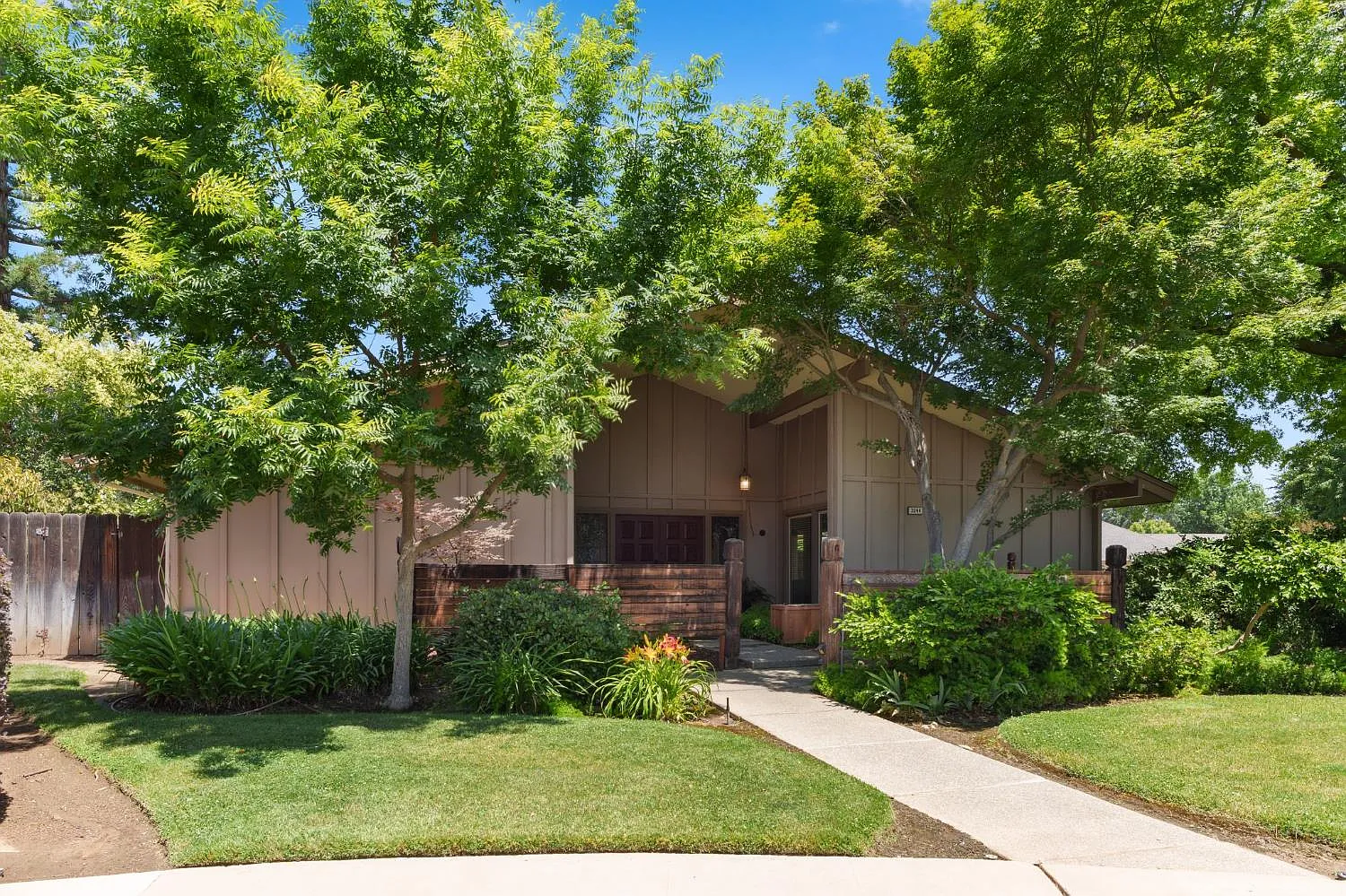 3244 W Fremont Ave photo 1