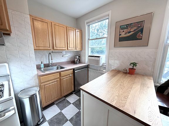 3rd image of 229 Brunswick St APT 3
