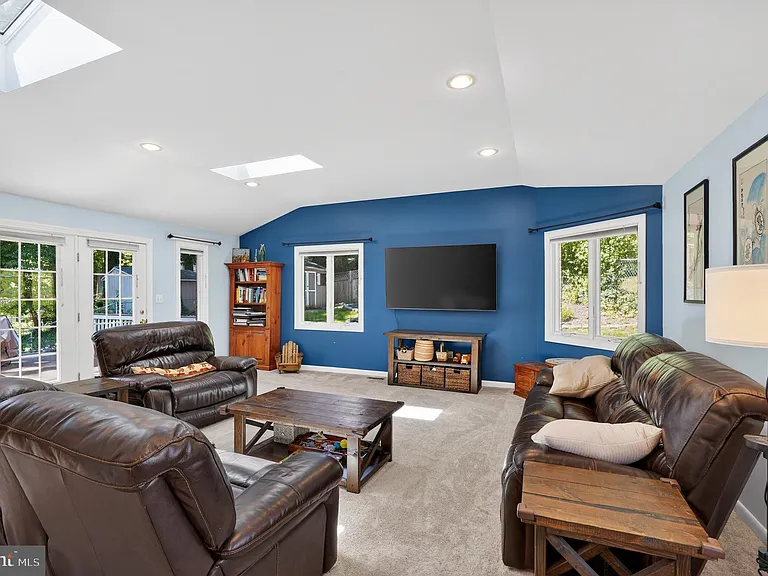 10207 Antietam Ave — Photo 8