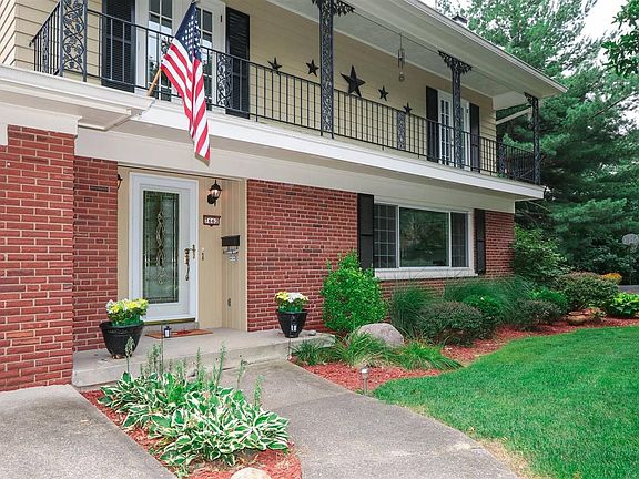 3rd image of 7662 Pinemeadow Ln