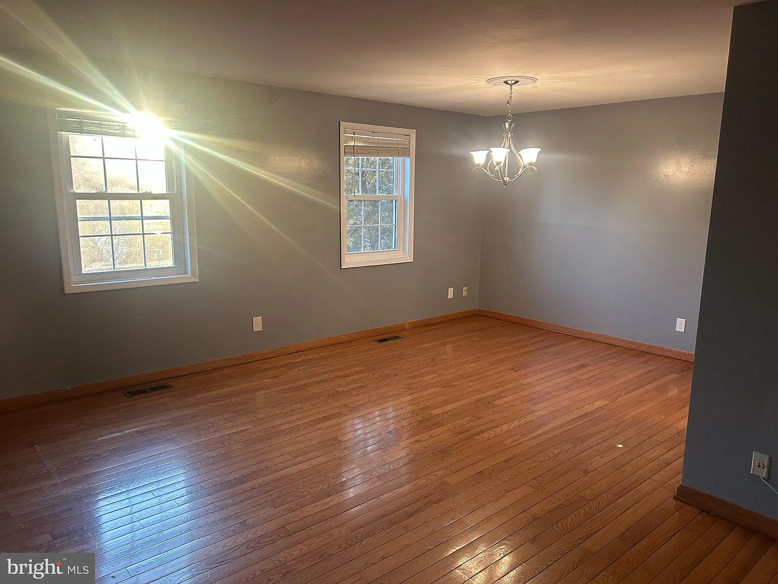 5 bed, 3.5 bath, 1435 sqft, $3,200 — Photo 4