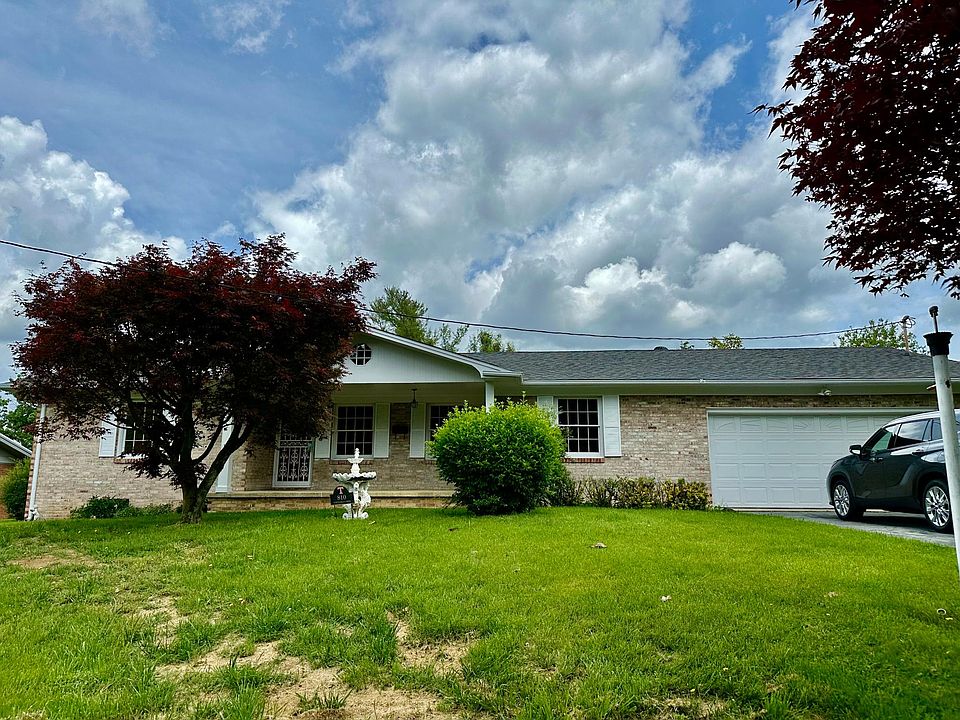 1st image of 810 N Hills Dr