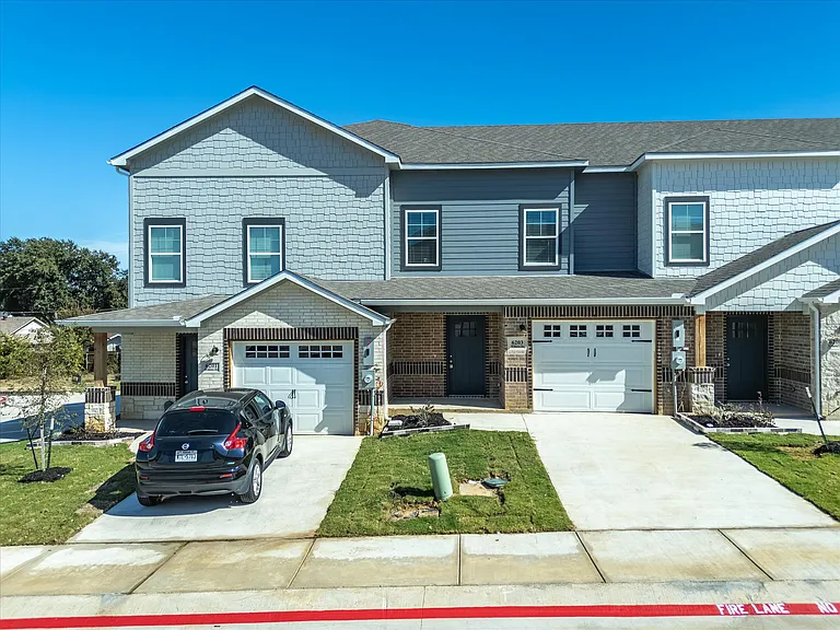 6215 Roby Dr — Photo 40