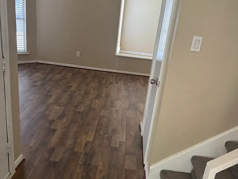 8435 Lake Crystal Dr — Photo 3