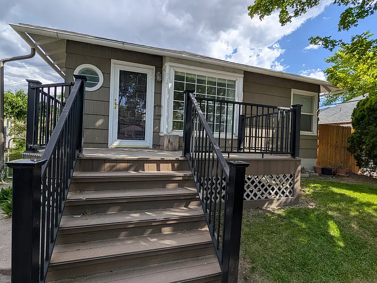 937 E Halliday St — Photo 2