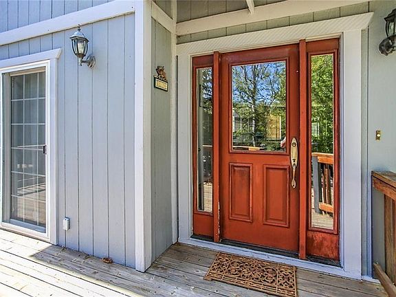 3rd image of 324 Meadow Cir