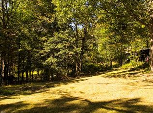 69 Creekside Dr, Penrose, NC 28766