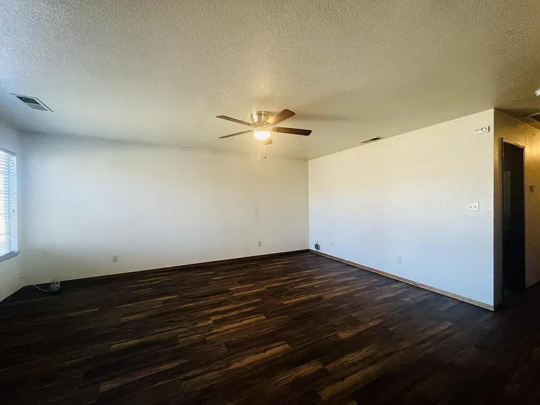 1251 W Davis St — Photo 6