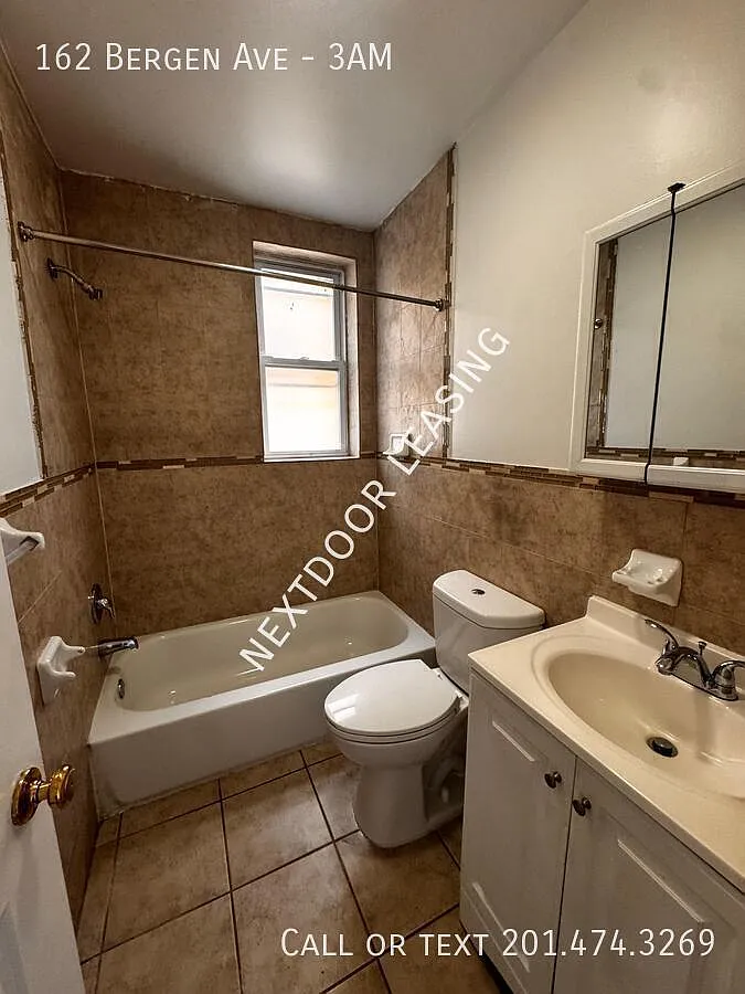162 Bergen Ave — Photo 4