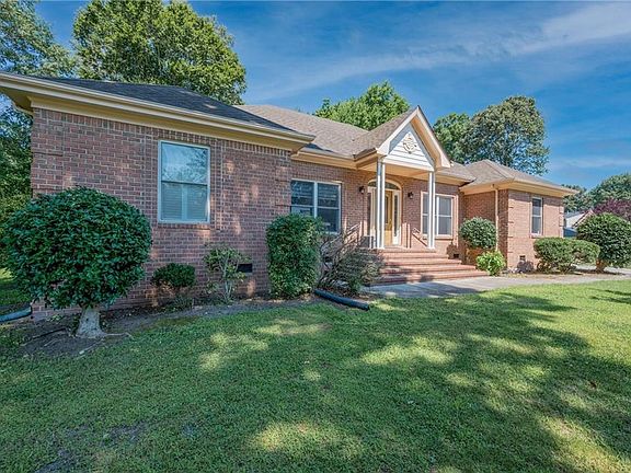 4th image of 800 Clover Hill Ct