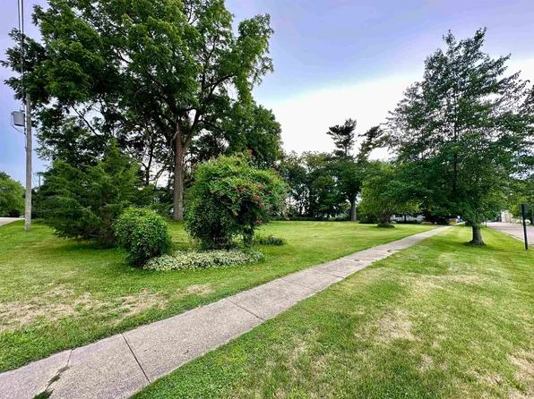 107 E Center St, Mount Morris, IL 61054