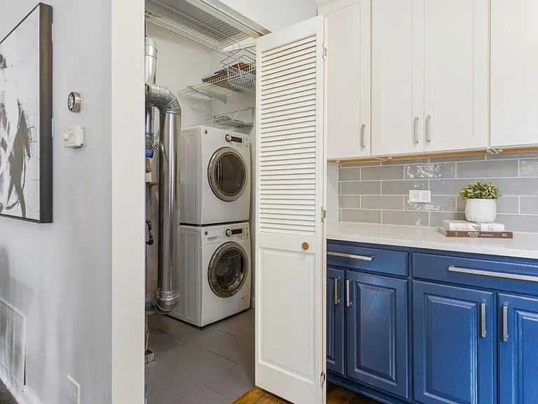 550 W Surf St #506 — Photo 9