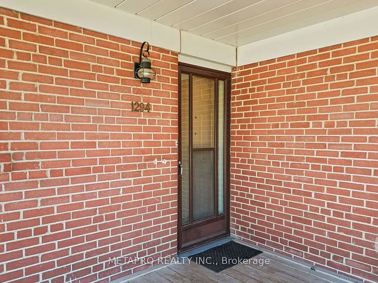 1294 Pinegrove Rd — Photo 9