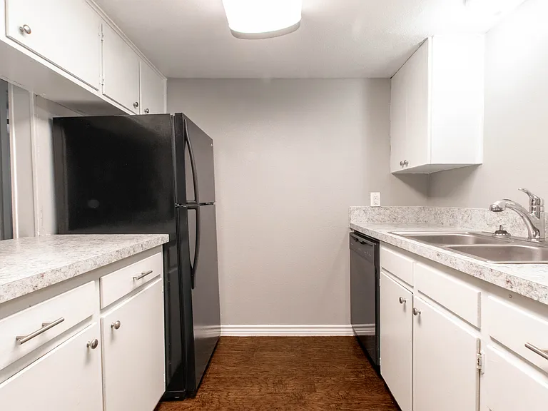 1126 N Bell Ave #BELLAIRE APARTMENTS — Photo 6