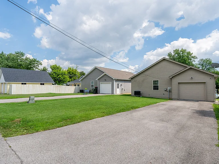 606 Kent St — Photo 25