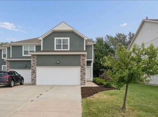 7531 McCoy St, Lenexa, KS 66227