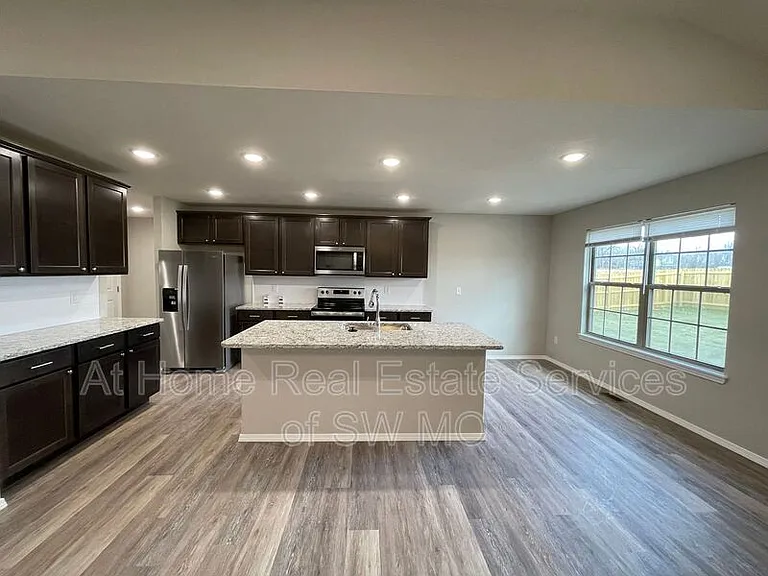 2116 N 21st St — Photo 2