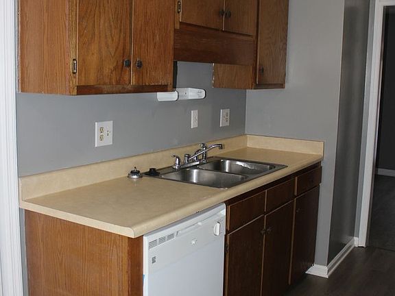 5th image of 9570 Holbrook Ln