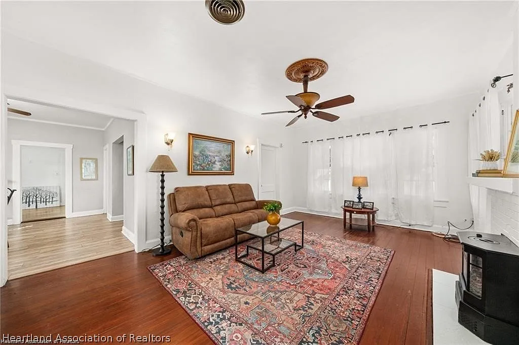 3 bed, 2.0 bath, 1400 sqft, $1,700 — Photo 3