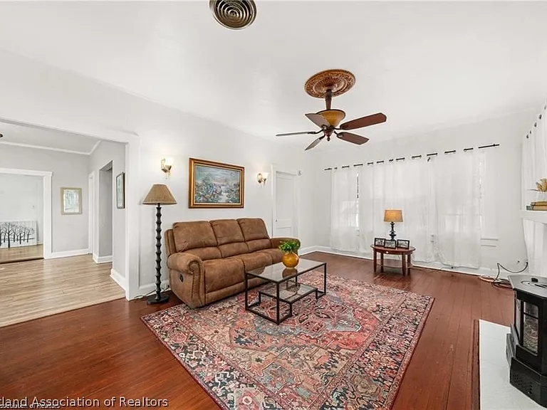 412 Rose Ave — Photo 3