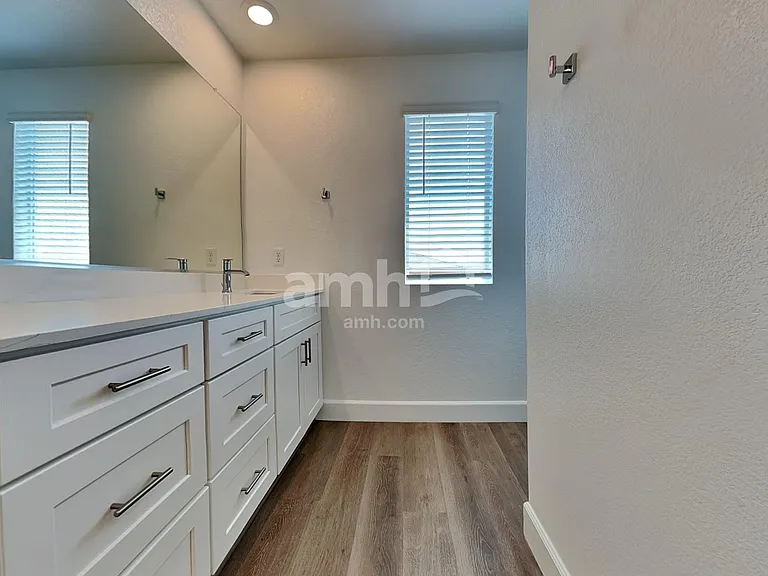 6495 Rush Ave — Photo 11