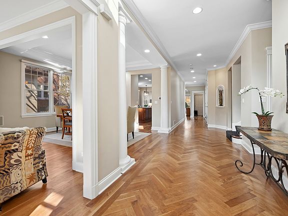 3rd image of 905 Vernon Ave