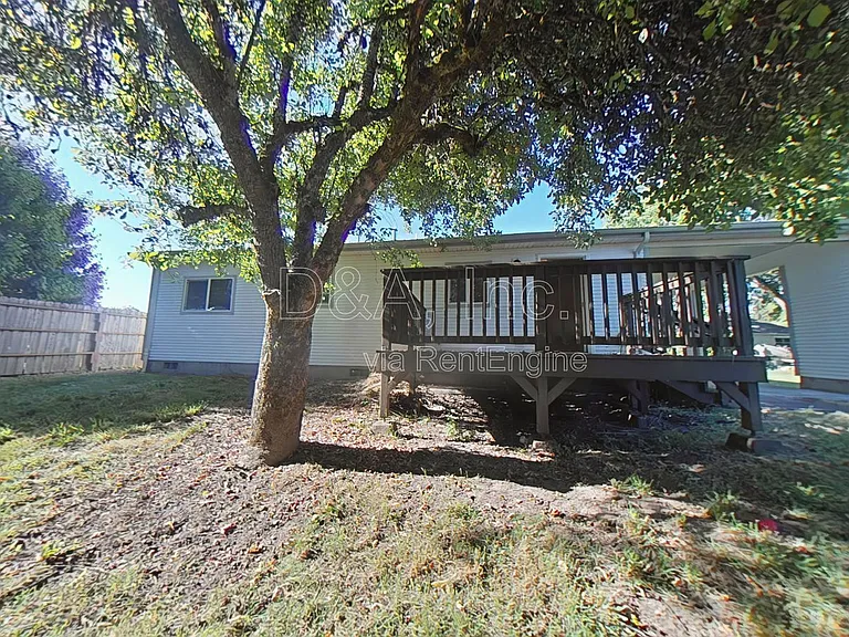 415 SE Mayberry Ave — Photo 15