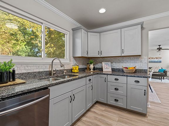 3rd image of 408 Lineberry Rd