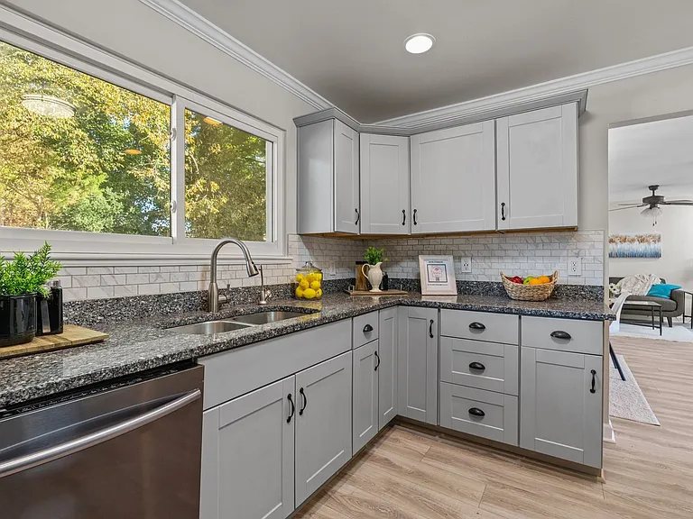 408 Lineberry Rd — Photo 3