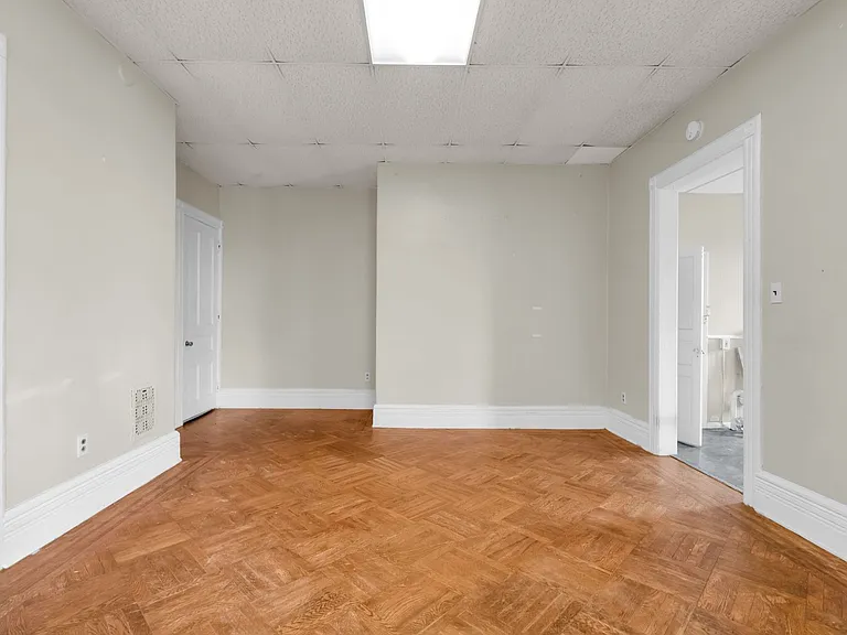 137 N 7th St — Photo 10
