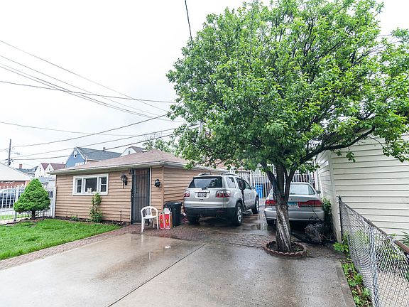 5th image of 4401 S Washtenaw Ave