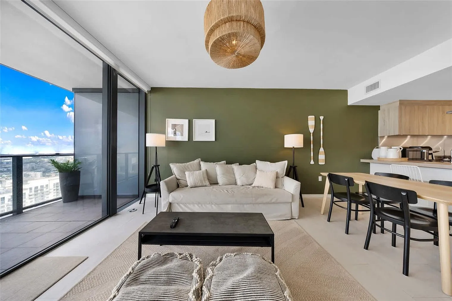 1 bed, 1.0 bath, 656 sqft, $4,363 — Photo 1