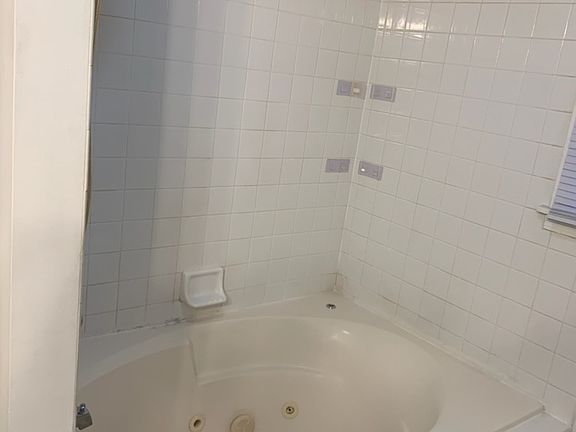 4th image of 6087 Delaware Dr