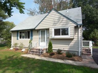 1195 Revoir Dr, Rahway, NJ 07065