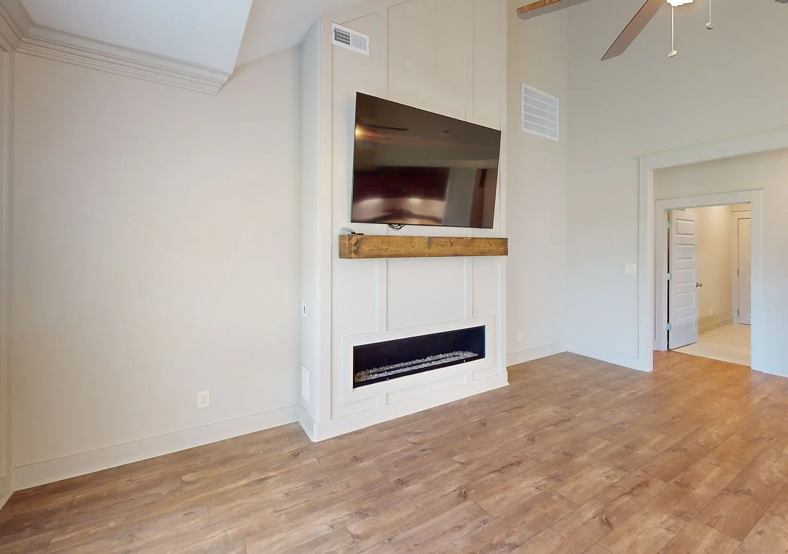 Stylish Veridian Townhome with Main-Level Primary Suite, Large Kitchen Island and Covered Back Patio — Photo 4