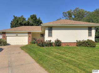 17119 Walnut Cir, Omaha, NE 68130