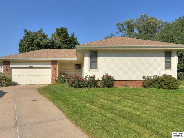 17119 Walnut Cir, Omaha, NE 68130