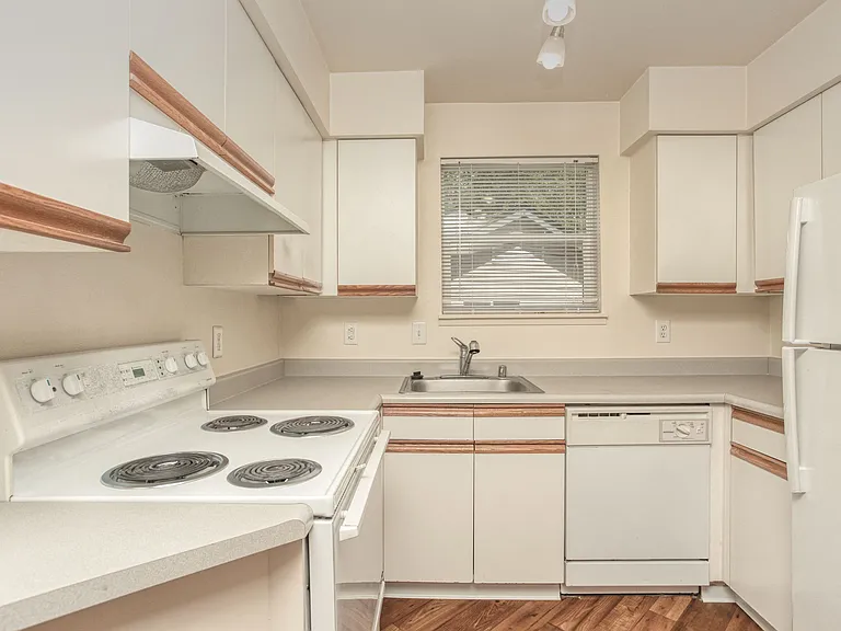 Carriage House — Photo 21