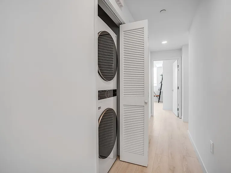 1021 S Shenandoah St — Photo 15