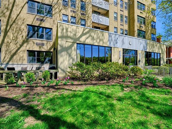 3rd image of 1108 Kanawha Blvd E #304
