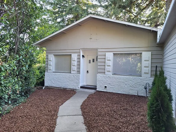 749 NW Elizabeth St, Toledo, OR 97391