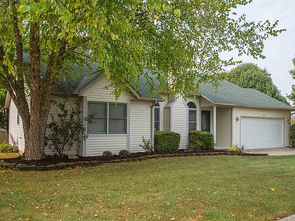 2nd image of 844 E Wildflower Dr