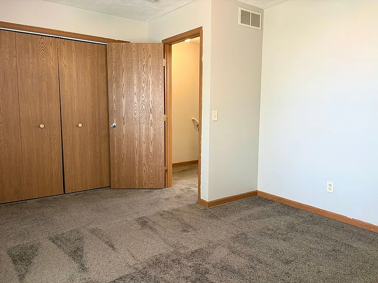 228 Crossing Dr — Photo 10