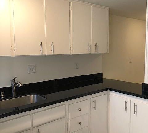 4th image of 2466 Chestnut St #A
