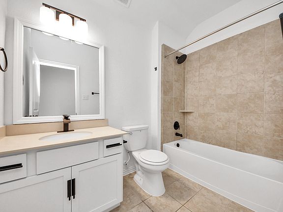 5th image of 1207 Vilamoura Ct